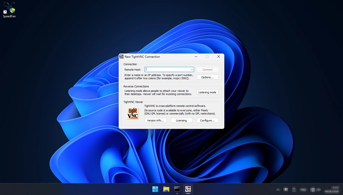 Окно подключения TightVNC Viewer: поле адреса, режим прослушивания и сведения о лицензии